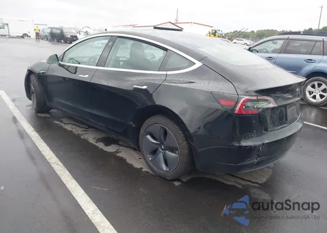 2019 Tesla Model 3 Long Range/Mid Range/Standard Range/Standard Range Plus z USA, uszkodzony, nr VIN 5YJ3E1EA0KF396120